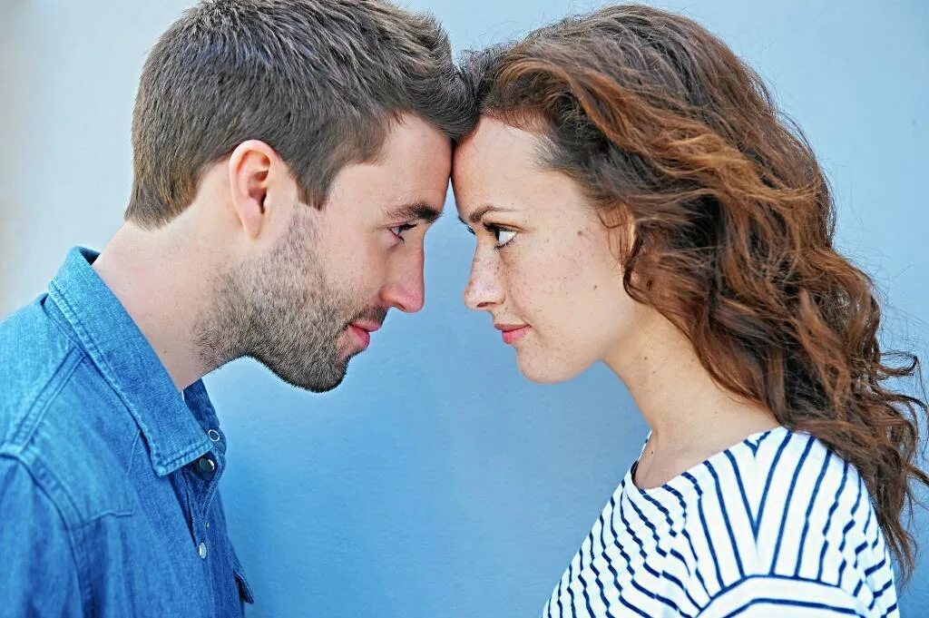 Визуальный контакт. Взгляд в общении. Взгляд собеседника. При разговоре пристально смотрит в глаза. При разговоре пристально смотрит в глаза.