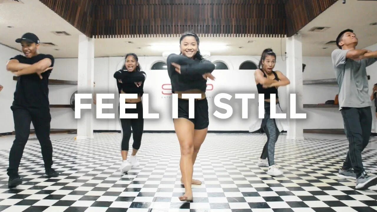 Woman men песня. Фил ИТ стил. Группа танец the feels. Feel it still. Feel it still реклама IPAD.
