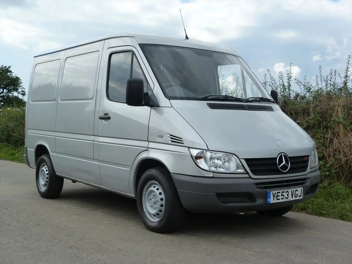 Мерседес спринтер 2.2 cdi. Mercedes-Benz Sprinter 208. Sprinter 208cdi. Мерседес Бенц 208 Спринтер. Мерседес Спринтер CDI.