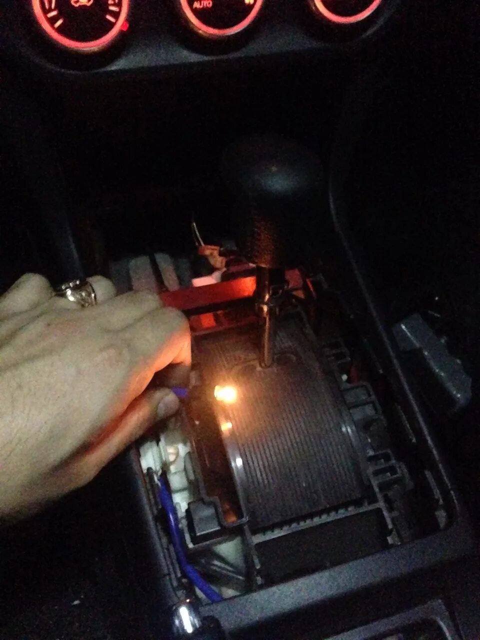 Mitsubishi-Lancer-Headlight-Bulbs-Replacement-Guide-010