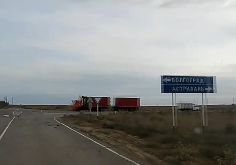 Пос комсомольский астраханская область. Поселок комсомольский астраханская. Пойменный поселок астрахань. Посёлок комсомольский краснодарский край. Поселок комсомольский астрахань.