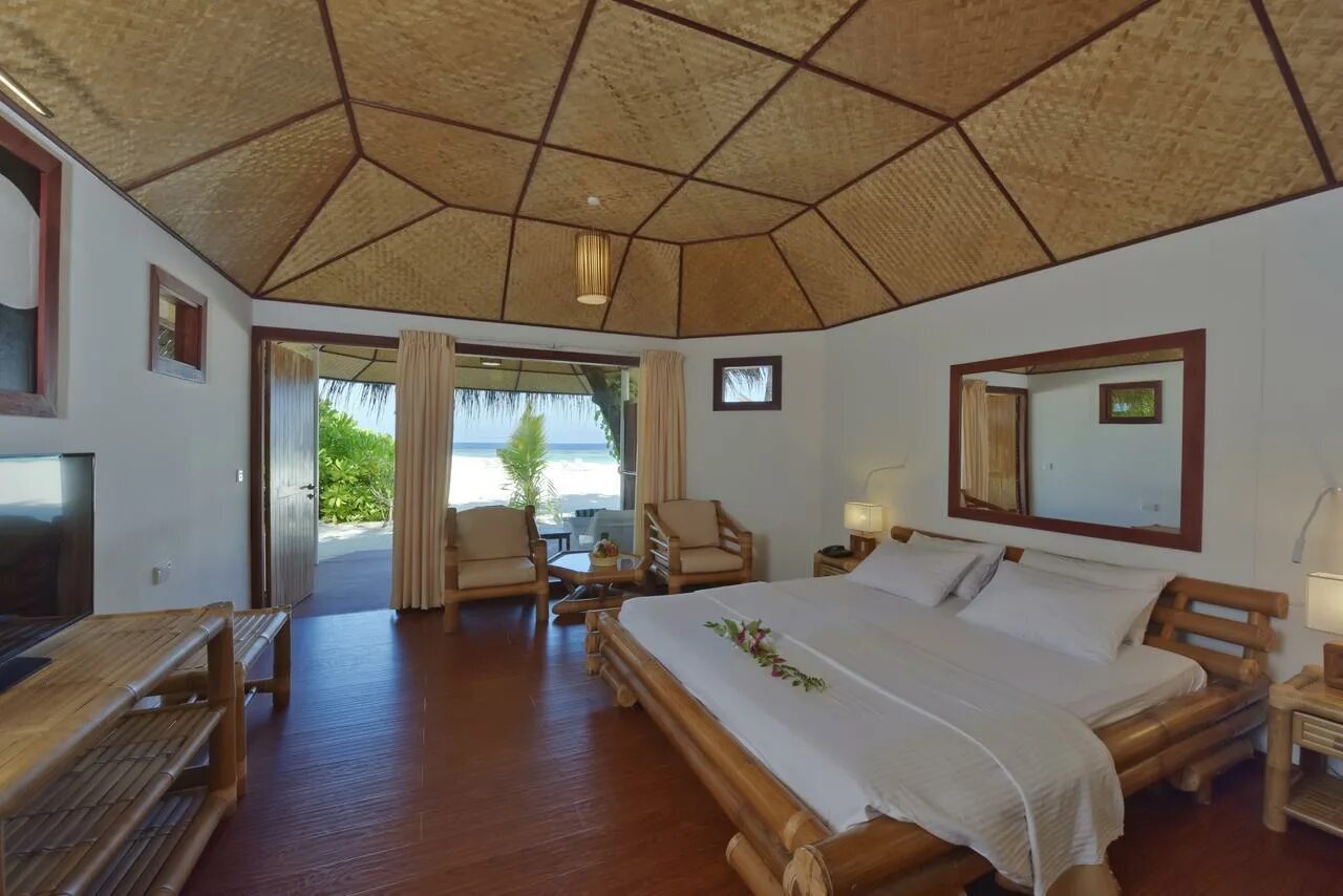 Thulhagiri island. Thulhagiri Island Resort 4. Thulhagiri Island Resort Spa Maldives. Thulhagiri Island Resort & Spa 4* Северный Мале Атолл. Thulhagiri Island Resort 4 бунгало.