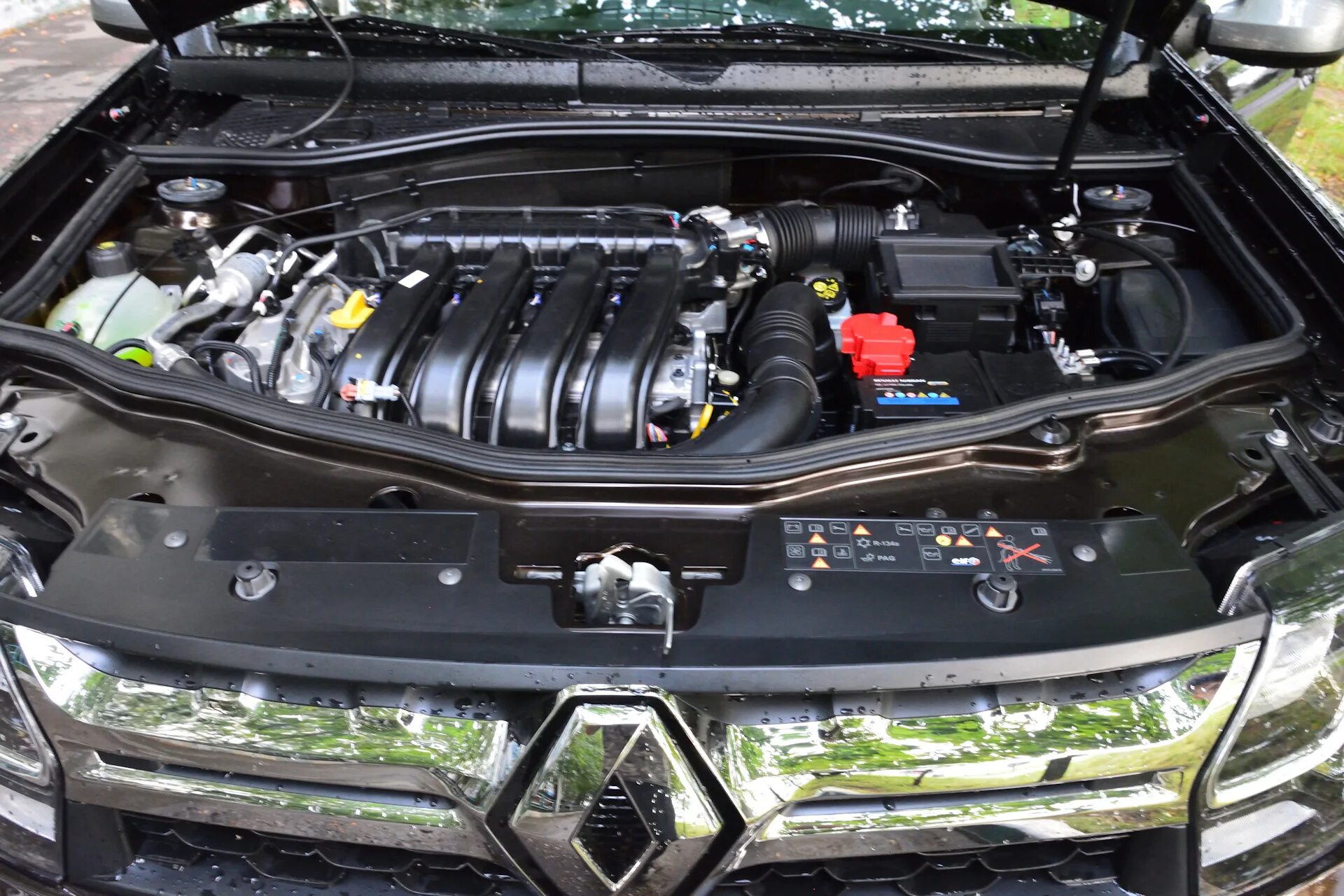 Резинка-уплотнитель под капот - Renault Duster (1G), 1,6 л, 2012 года аксессуары