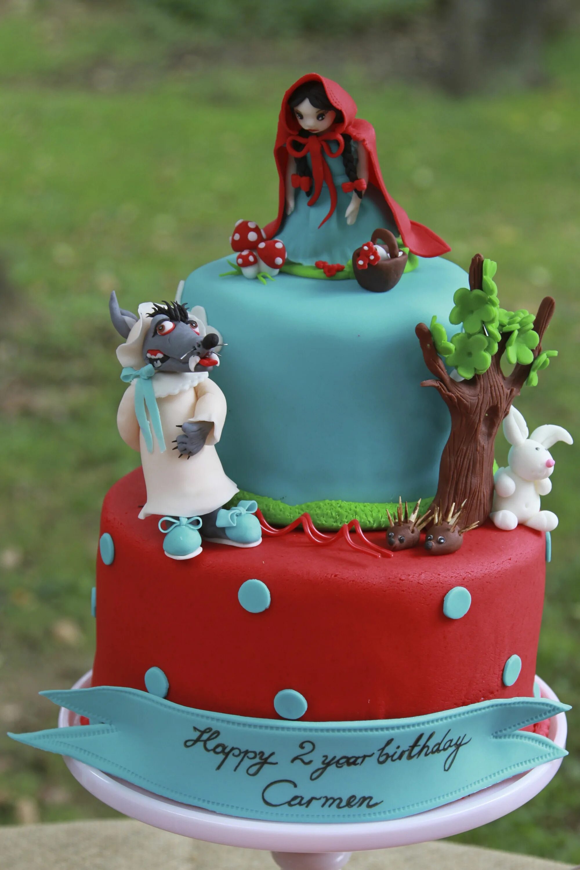 красный торт для девочки. торт красная шапочка. торт красная шапочка. тортик с красной шапочкой. торт в стиле красной шапочки.