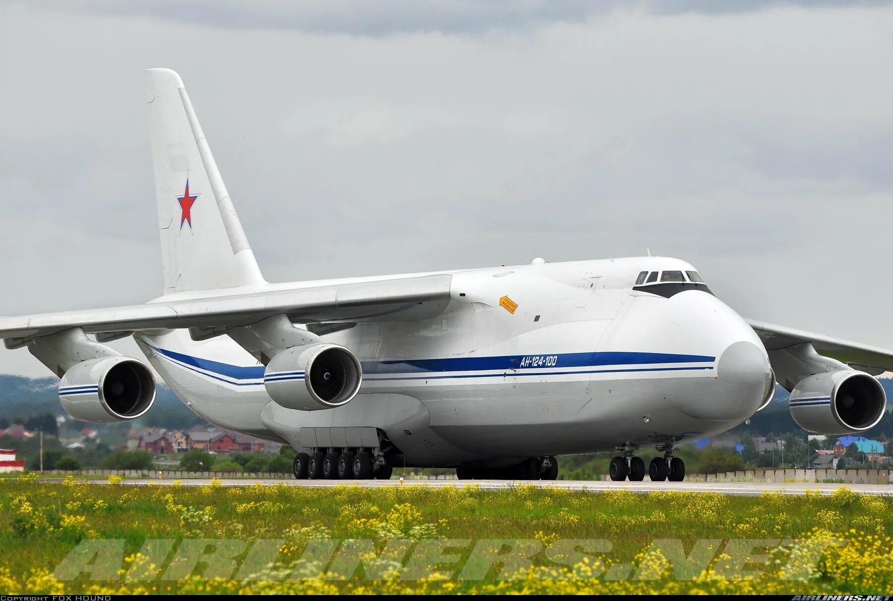 Первый грузовой самолет. Антонов АН-124-100.