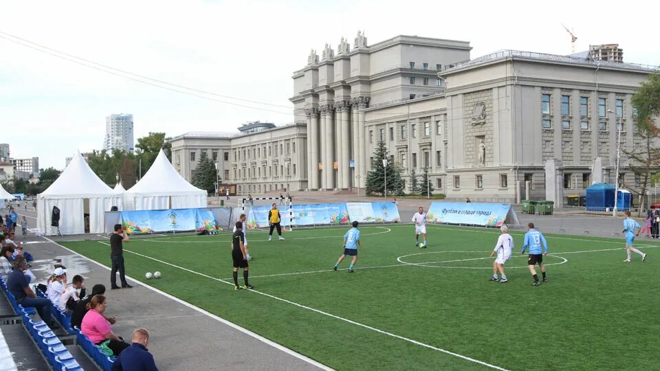 Спорт куйбышева. Стадион Крылья советов Смоленск. Футбольное поле на площади Куйбышева. Стадион Крылья советов Самара на физкультурной. Стадион Крылья советов в районе Соколиная гора.