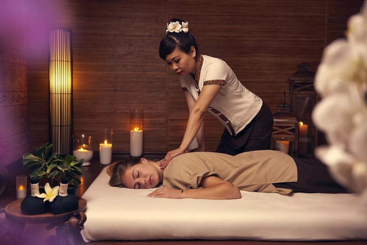 Traditional massage. Студия тайского массажа Юлии Эсален. Королевский тайский массаж. Королевский тайский Spa массаж. Тайский массаж Роял Тай.