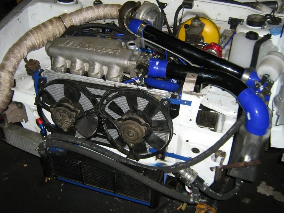 Двигатель ВАЗ 2113. ВАЗ 2113 турбо. Турбо 16кл двигатель ВАЗ. Масляный радиатор турбо ВАЗ.
