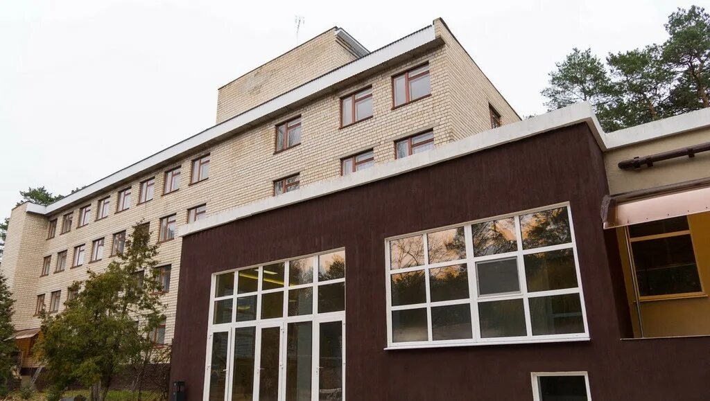 Белый берег гомельская область. Дом отдыха белый берег гомель. Белый берег гомель. Усадьба белый берег. База отдыха в гомеле.