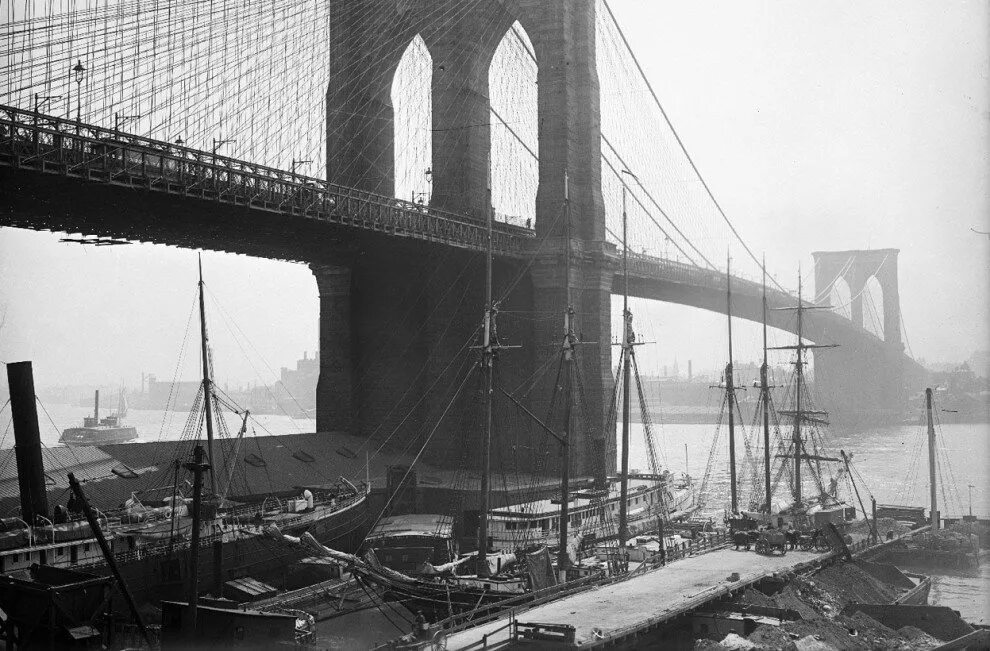 Постройки начала 20 века. Бруклинский мост в Нью-Йорке 19 века. США начала 20 века Бруклинский мост. Нью Йорк Бруклин начало 20 века. Бруклинский мост в начале 20 века.