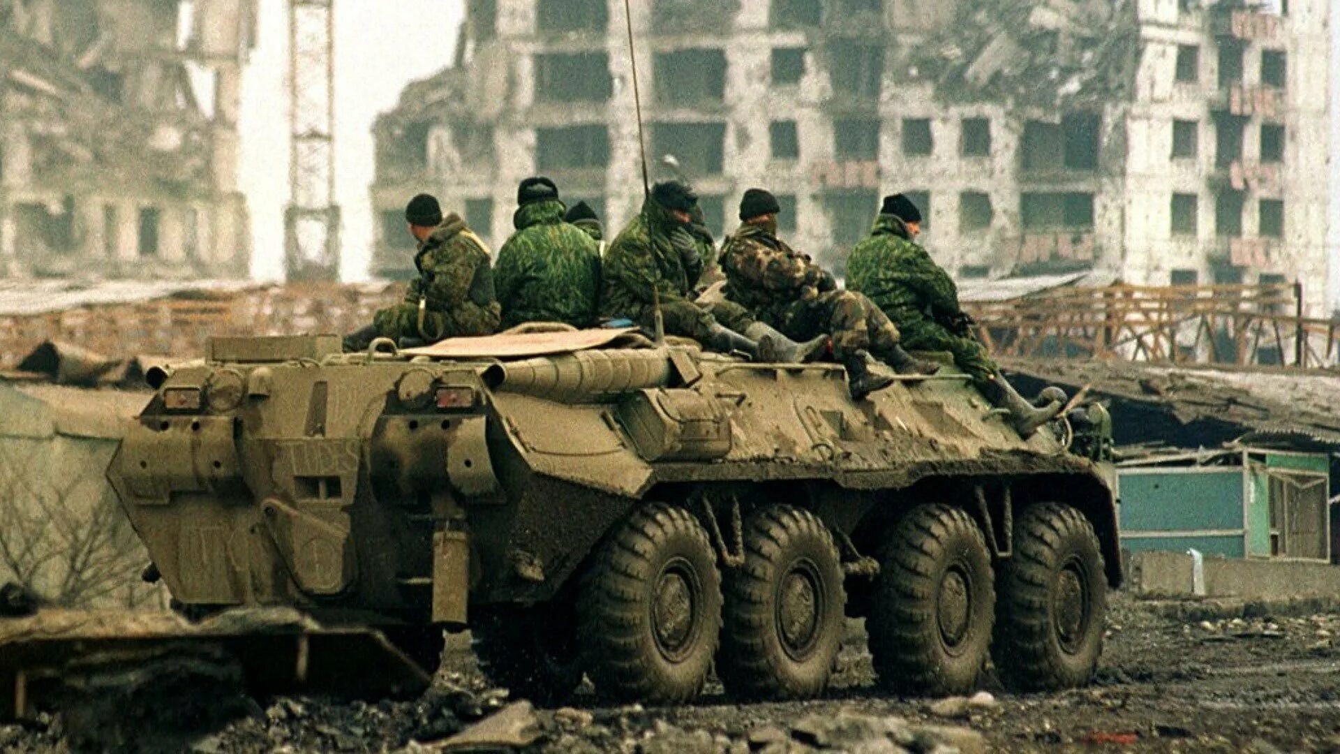 Почему военные в городах. Штурм президентского дворца в Грозном 1995. Чечня 1995 штурм Грозного. Дворец Дудаева Грозный 1995.