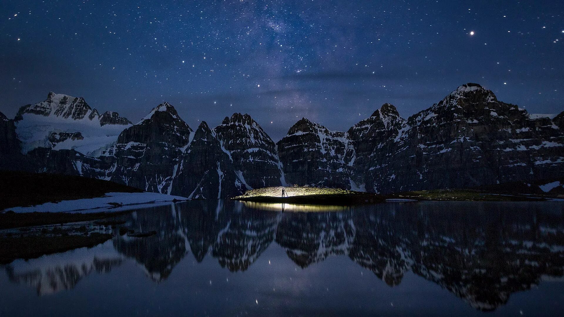 Www bing com image. Горы ночью. Горы озеро ночь. Скалистые горы ночью. Красивые горы ночью.