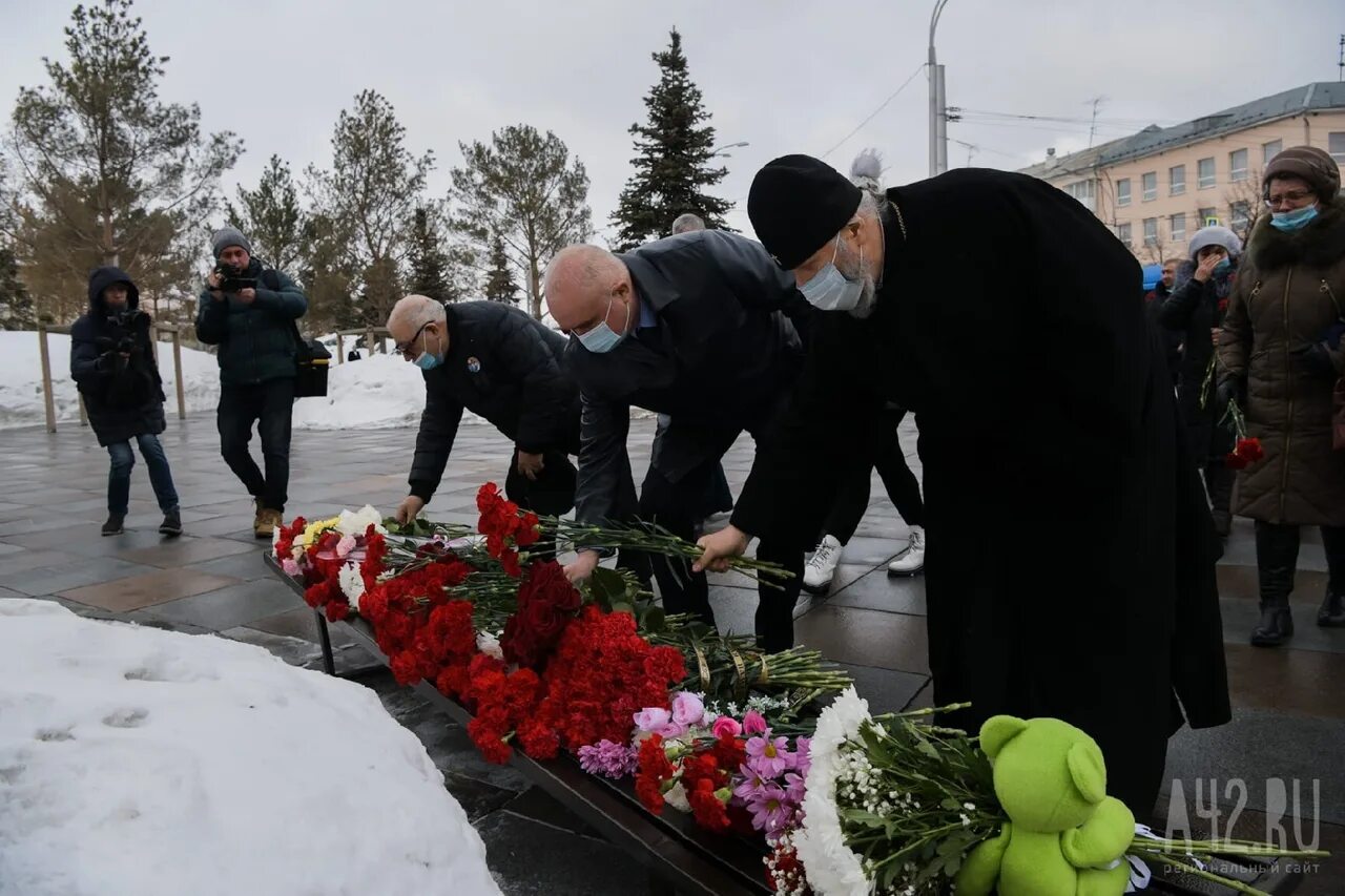 Какого числа сгорела зимняя вишня в кемерово. Зимняя вишня Кемерово 2018. Зимняя вишня пожар в Кемерово. Пожар в Кемерово в ТЦ зимняя вишня.