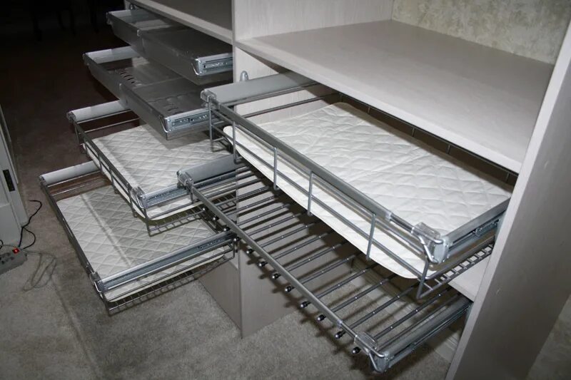 Металлические выдвижные полки. Выдвижные металлические полки для кухни. Бутылочница на 150 с доводчиком. 71). Ferrum полка стеллажная под боксы.