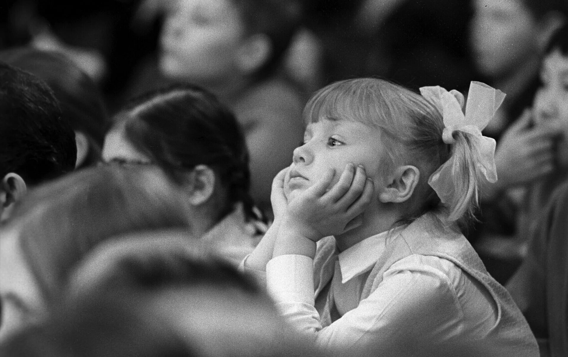 Сорока рисунок для детей. Сорока мультяшная. Ворона с бусами. Сорока сказочная. Карточки домана птицы вундеркинд с пеленок.
