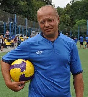 Николаевич футболист