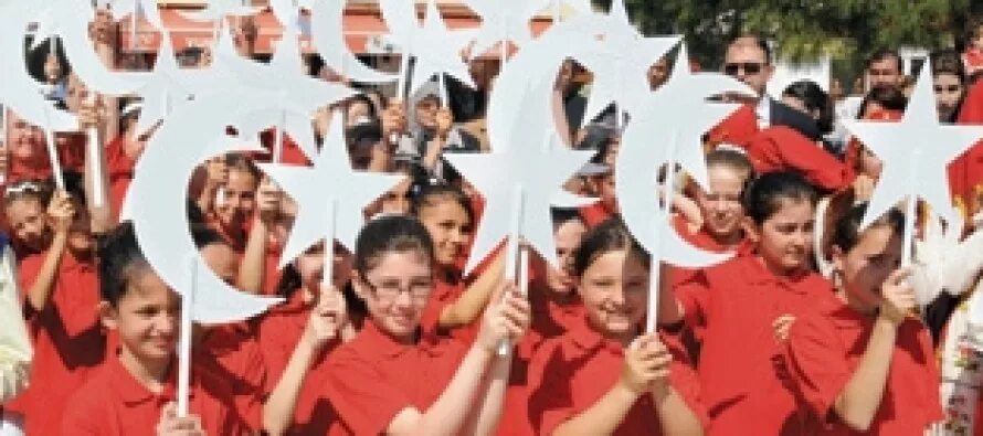 День национального суверенитета и детей в турции. 23 апреля праздник в турции. День национальной независимости и детей турции. Национальный праздник турции ататюрк. 23 nisan праздник в турции.