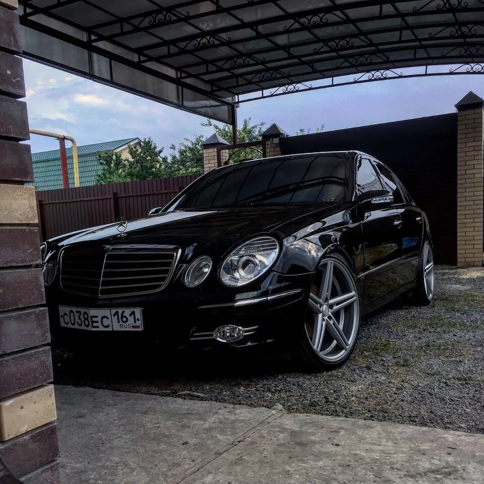 Mercedes w211. Мерс 211. W211 AMG. Mercedes w211 Black. Мерседес w211 б у