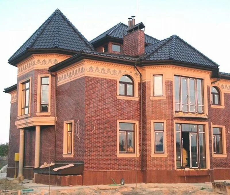 Дом кирпич делать. Фасад дома из красного кирпича. красный кирпичный дом. фасады домов из красного кирпича. коттедж из облицовочного кирпича.