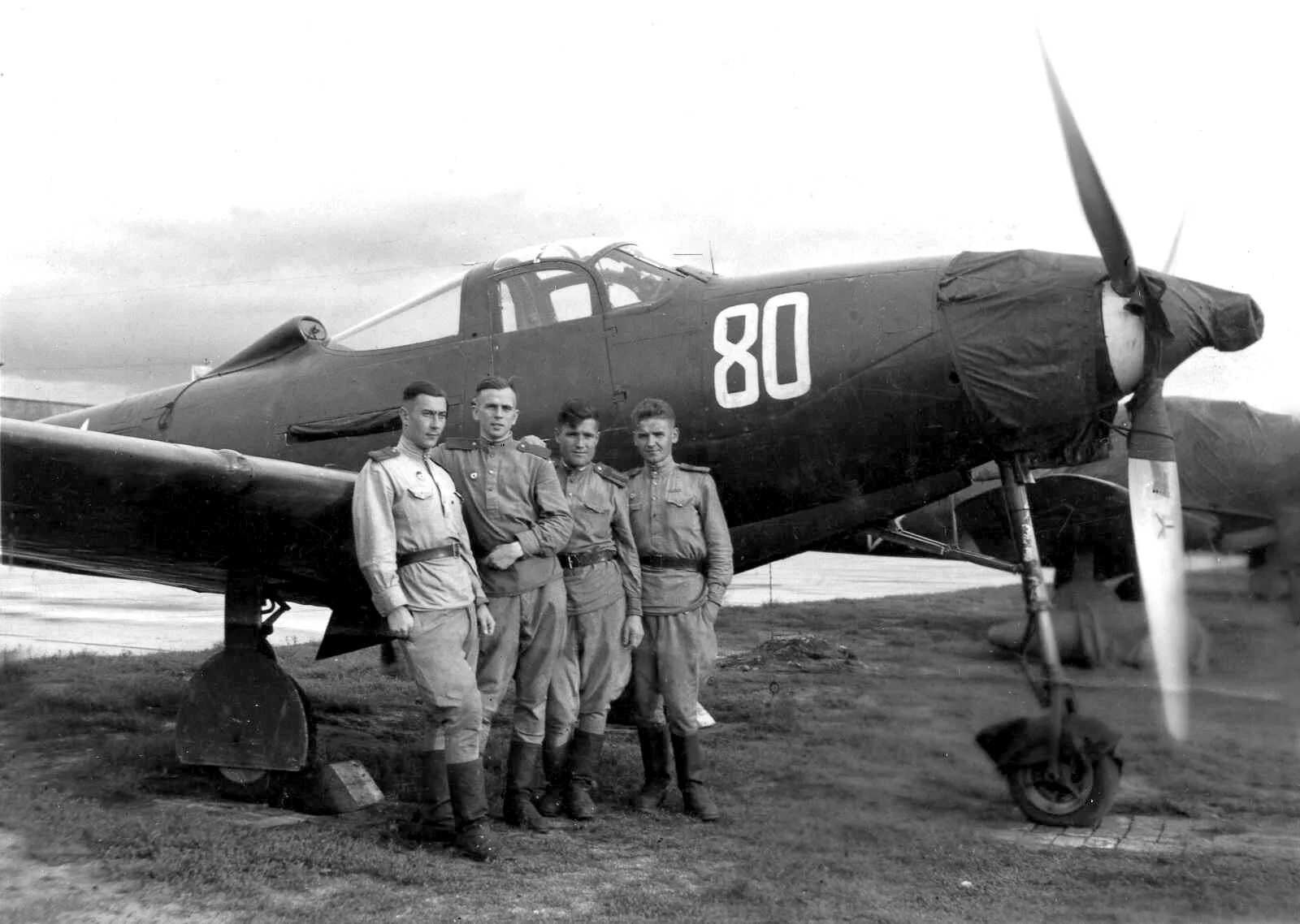 Истребитель времен великой отечественной. P-39 Airacobra. Bell p-39 Airacobra. Покрышкин Аэрокобра р-39.