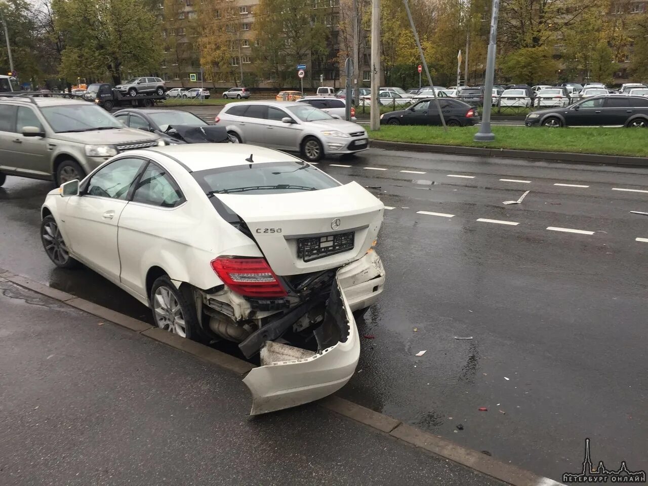 Аварии 23. Авария на Блюхера вчера Екатеринбург. Авария на Блюхера 26 октября.