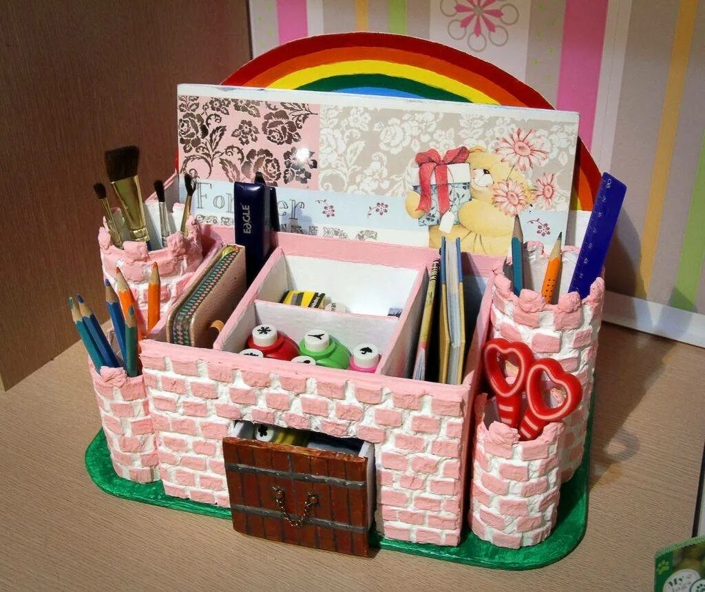 Идеи для творчества. Органайзер для ручек и карандашей. Органайзер для канцелярии из втулок. Подставка для карандашей. Подарок учителю своими руками.