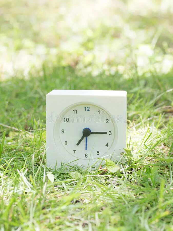 20 мин в часы. Часы показывают 3 часа. Будильник. Часы 5 утра. Без двадцати час дня.