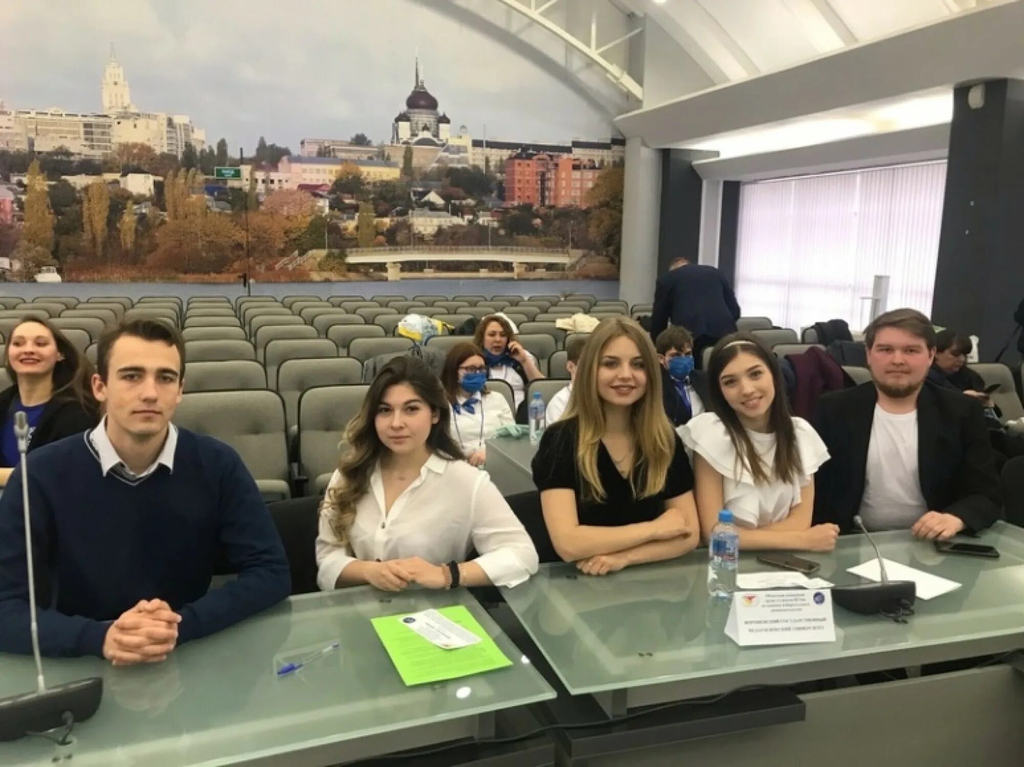 аспиранты и научные работники