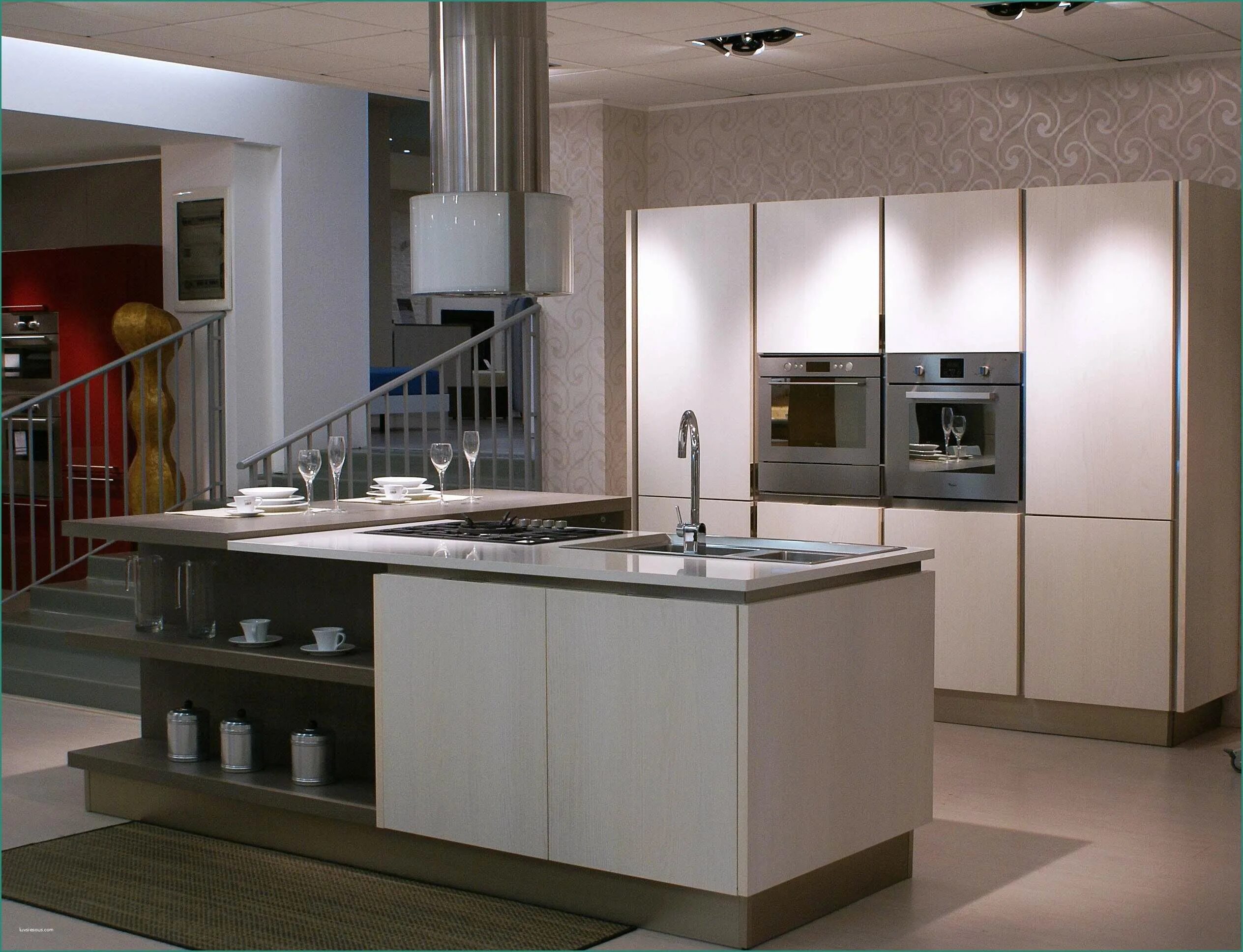 Каминная вытяжка krona olly pb 600 black. Krona riflesso 60 bl. Кухня крона. Кухня цвета латте. Krona olly 600 white pb вытяжка наклонная.