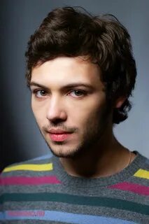 Виноград актер