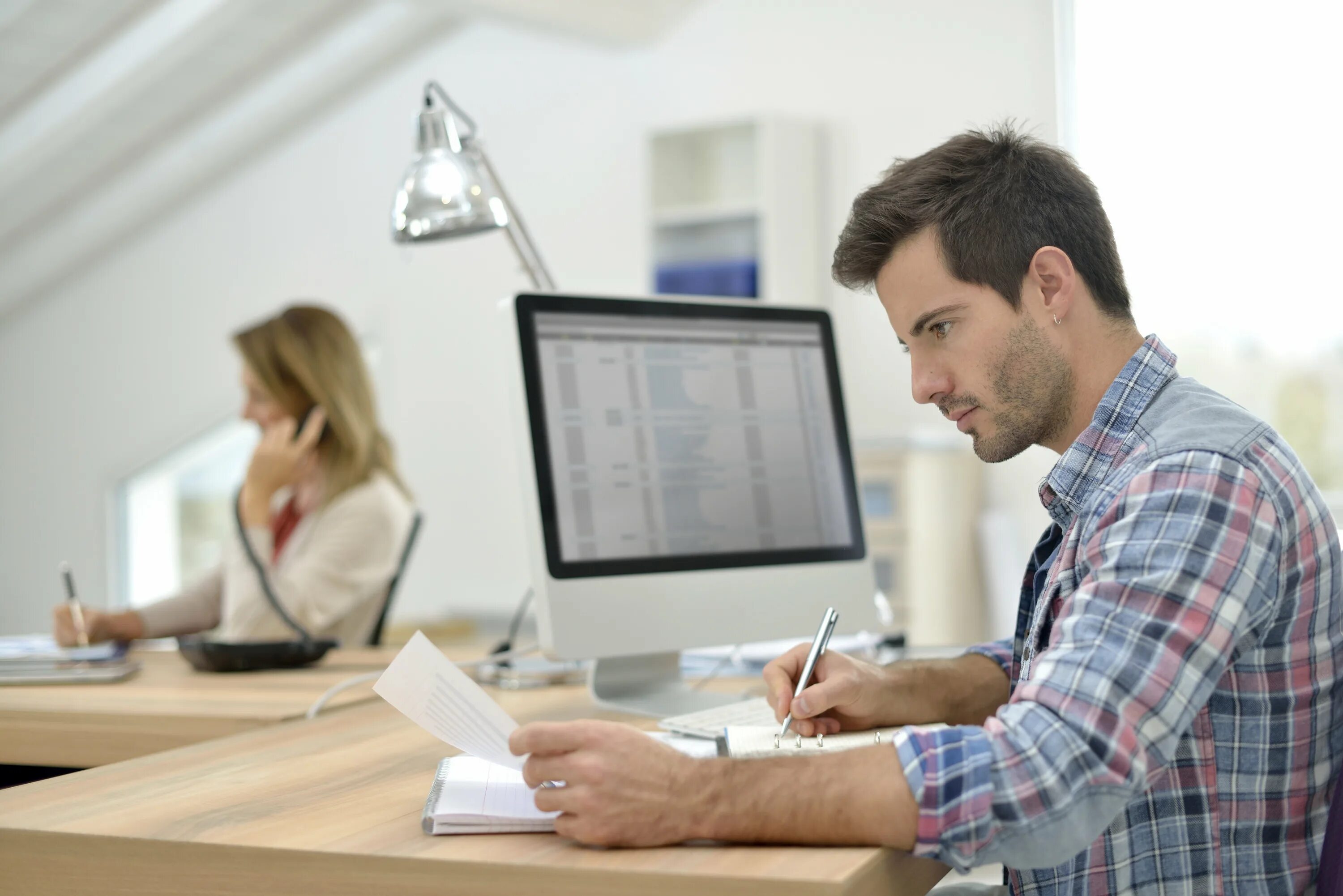 1 i work in an office. Desk worker. desk of an office worker. front desk workers. russian worker desk.