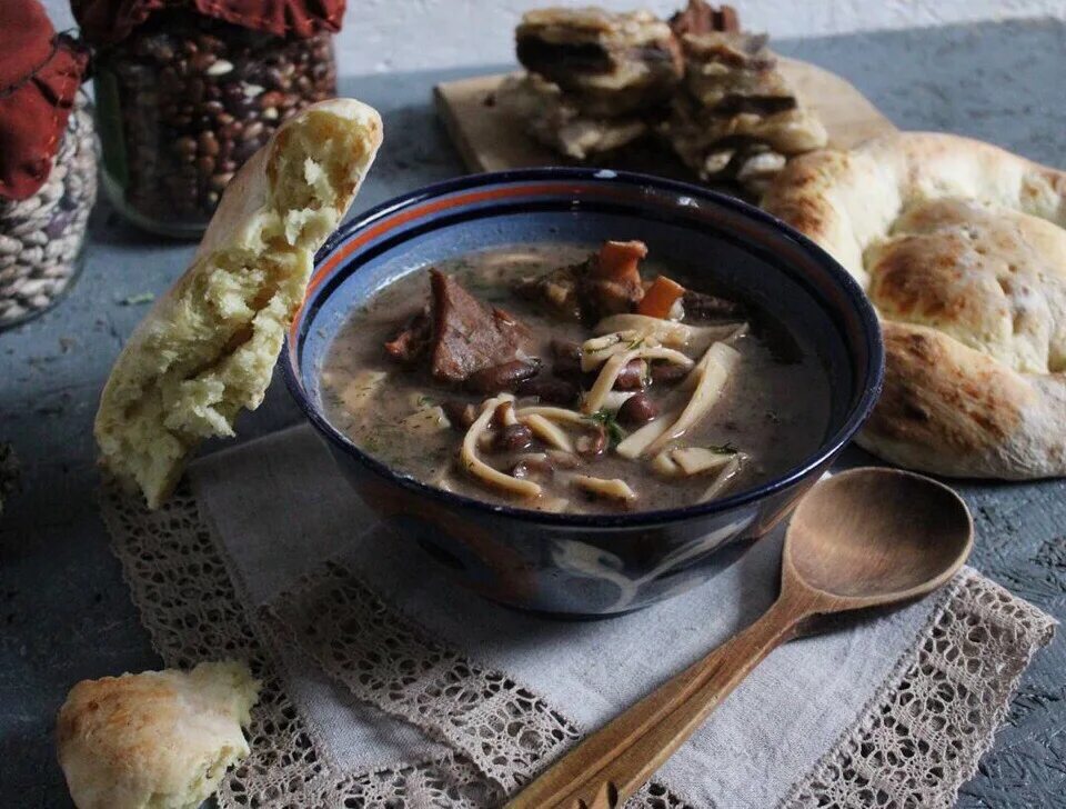 Кухня ингушетии. Вайнахская кухня. чеченская нац кухня. хинкал жижиг галнаш. жижиг-галнаш чеченское.