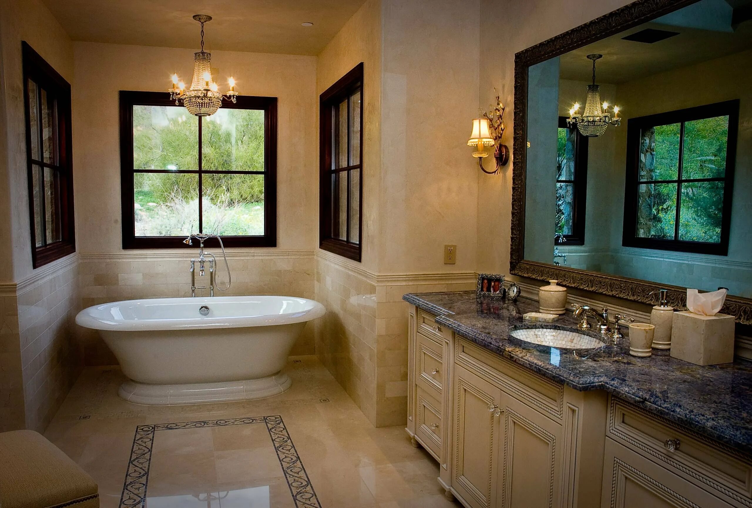 Классические Ванные комнаты. Ванная комната в итальянском стиле. Ванная в классическом стиле. Ванные комнаты в американском стиле.