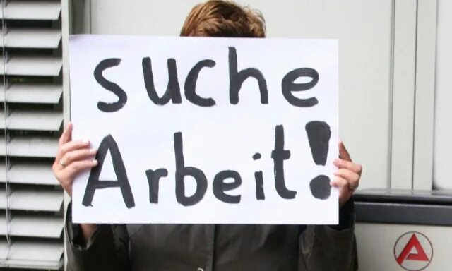 медсестра за компьютером картинки. Arbeit im. Arbeitslosigkeit. бухгалтер экономист. Arbeit im.