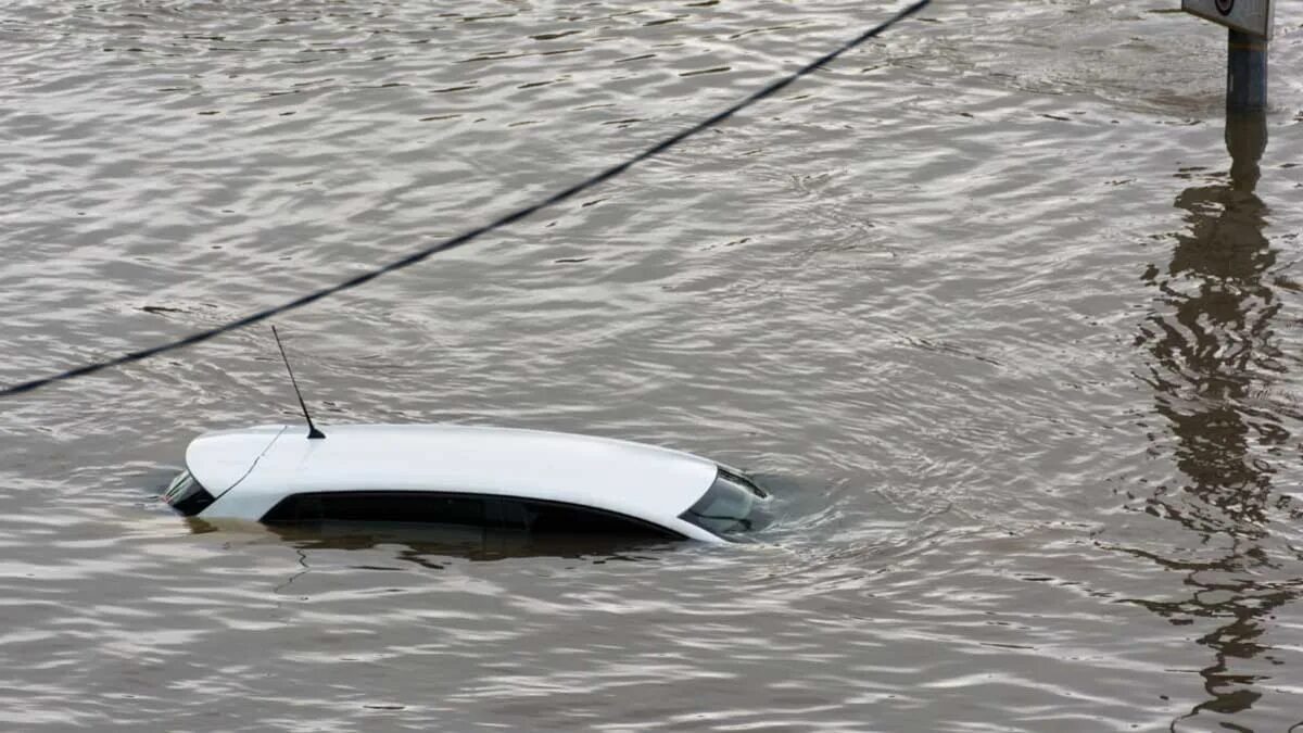 Умирая оказывается в воде