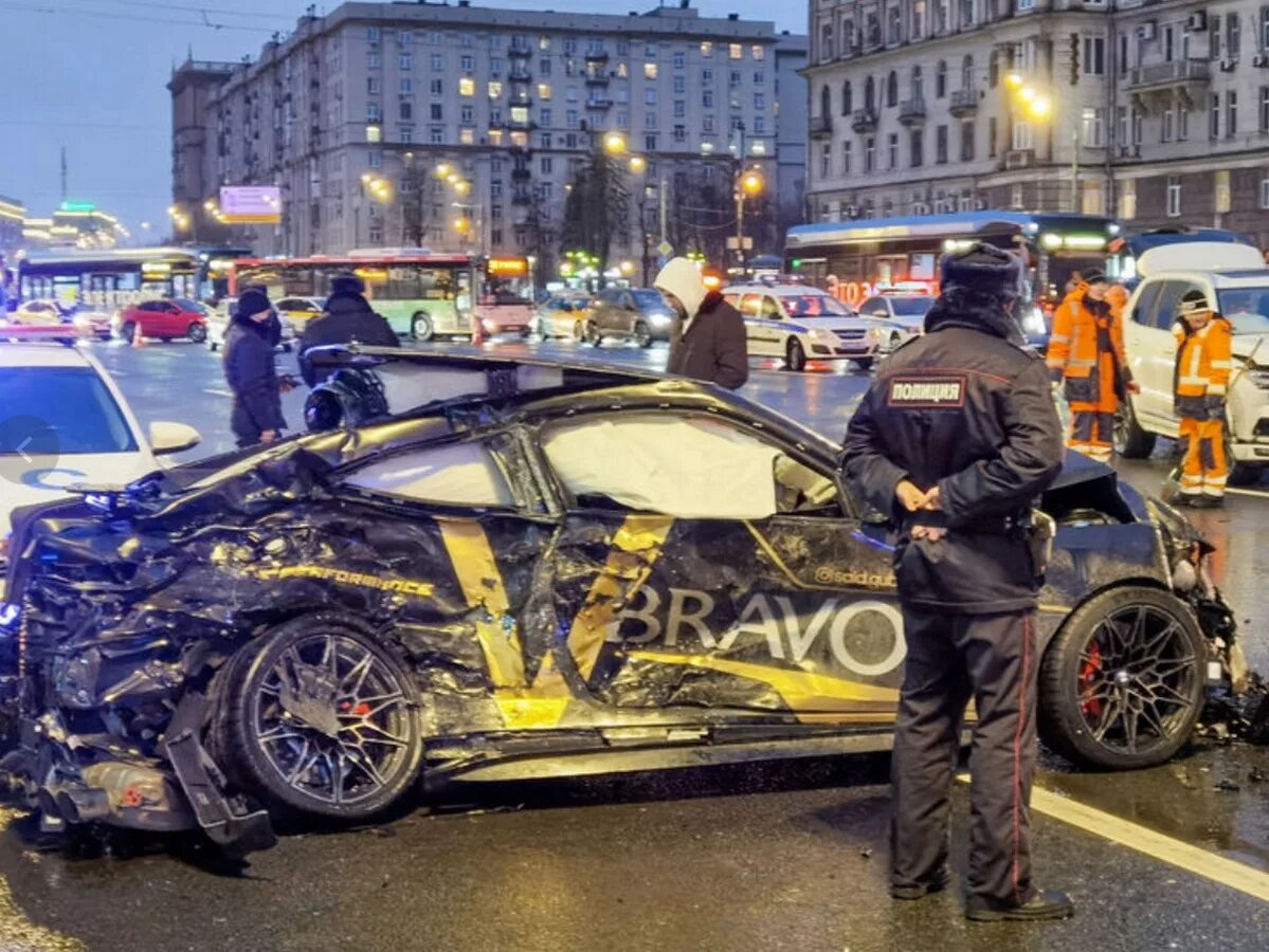 Машина разбилась видео. Авария на Кутузовском проспекте Саид Губденский. Автоблогер Саид Губденский. Авария в Москве Саид Губденский. Саид ДТП Москва Кутузовский проспект.