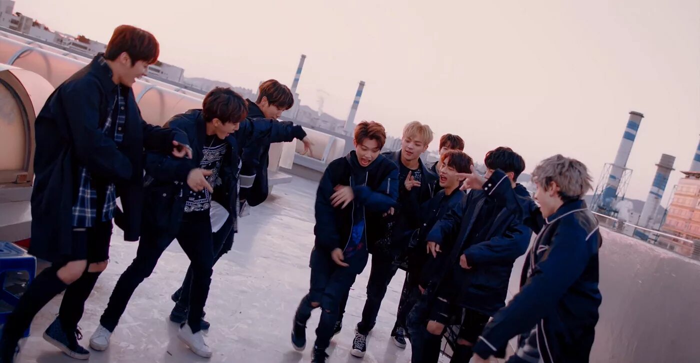 Go live stray kids обложка. Стрей киьц. Stray kids 2022. Обложка альбома stray kids i am who. Stray kids go live.