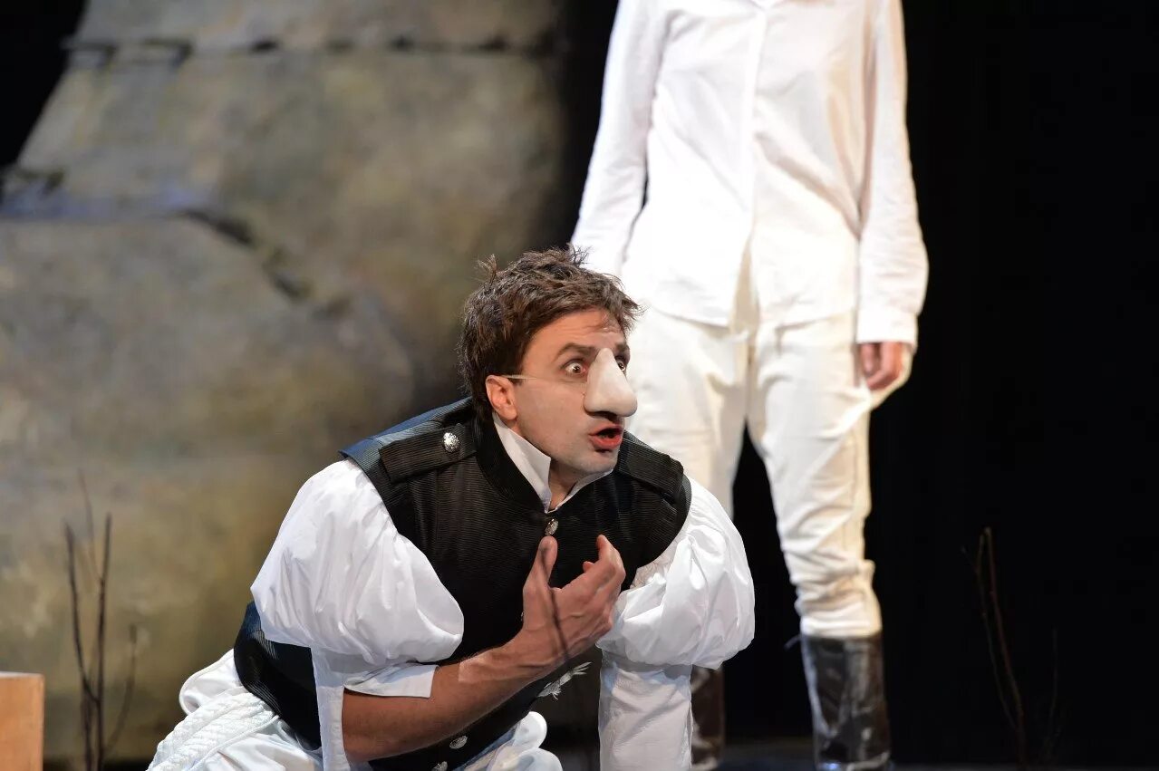 сирано де бержерак спектакль отзывы. сирано де бержерак мхт им чехова. спектакль сирано де бержерак спектакль. сирано де бержерак спектакль на малой бронной. юрий чурсин сирано.