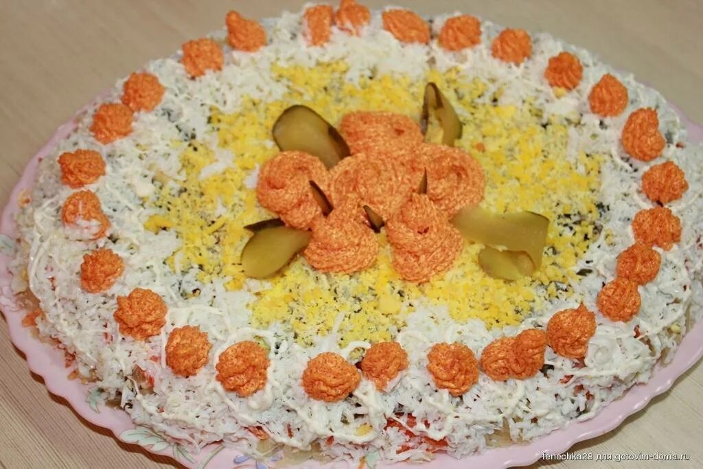 Салаты на день рождения с фото. Салат коралловый риф. Креативные салаты на день рождения. Вкусные салаты на день рождения ребенка. Праздничный салат для мамы.