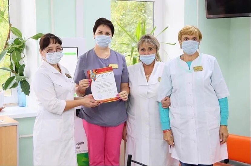 Телефоны областной больницы 3 тобольск. Областная больница 3 г тобольск. тобольск областная больница 3 мед персонал. мед колледж биробиджан. медработники центра спид.