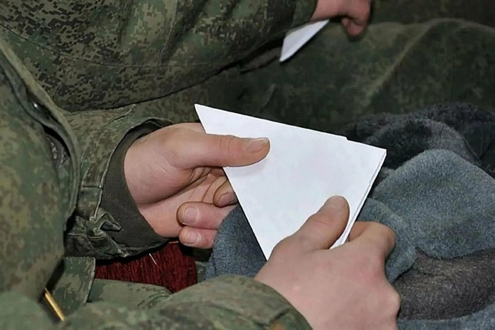 Передать помощь солдатам