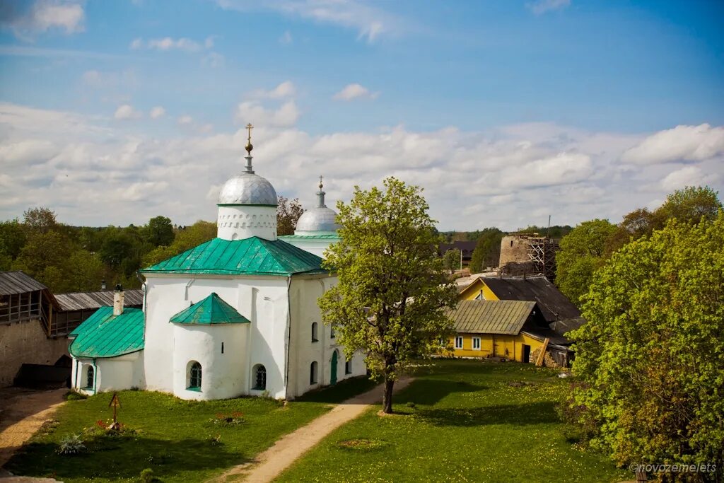 Погода изборск псковской области. Экскурсия Псков Изборск Печоры. Старый Изборск Псков Церковь. Изборск Псковская усадьба Белянина. Изборск в мае.