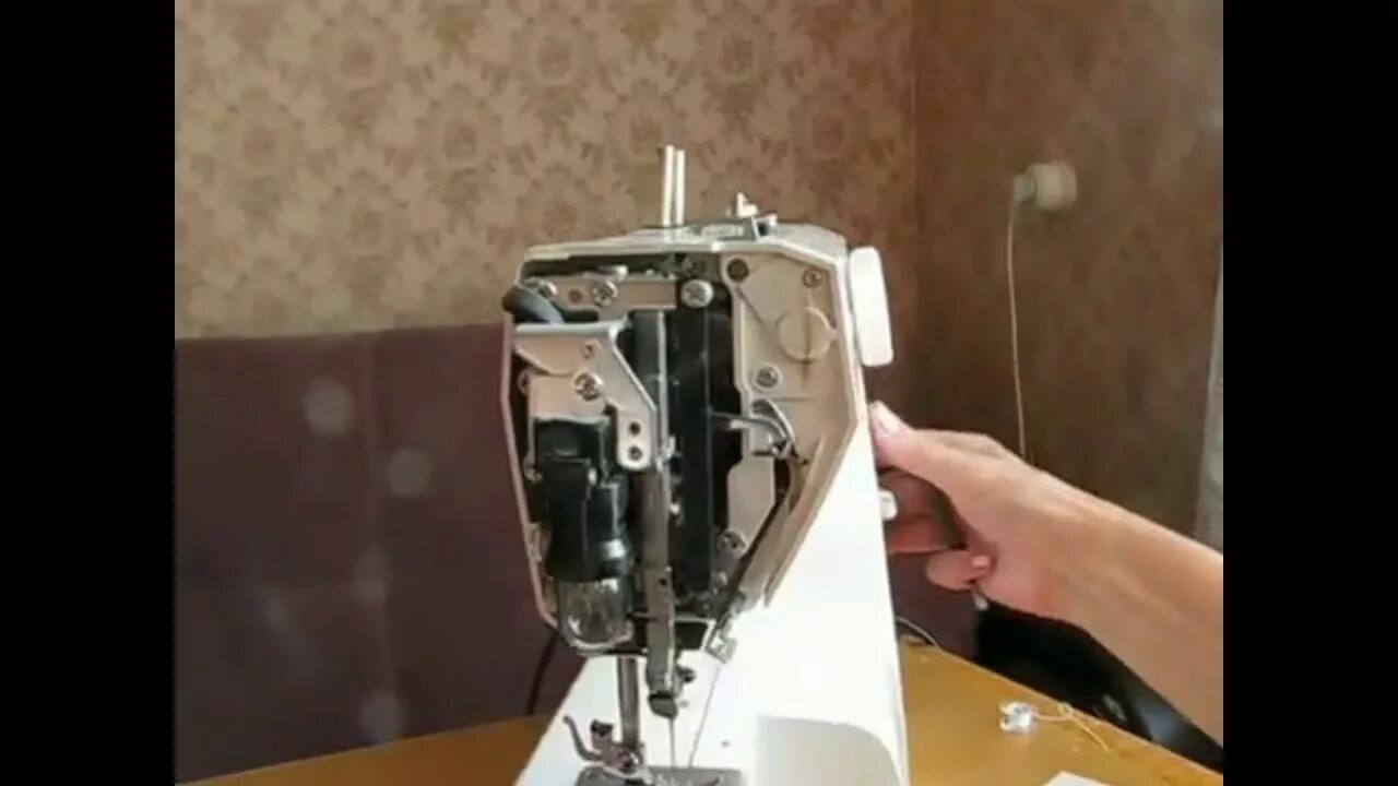 Как поменять лампочку в швейной машинке janome Janome 419: Instruction manual and user guide in Russian