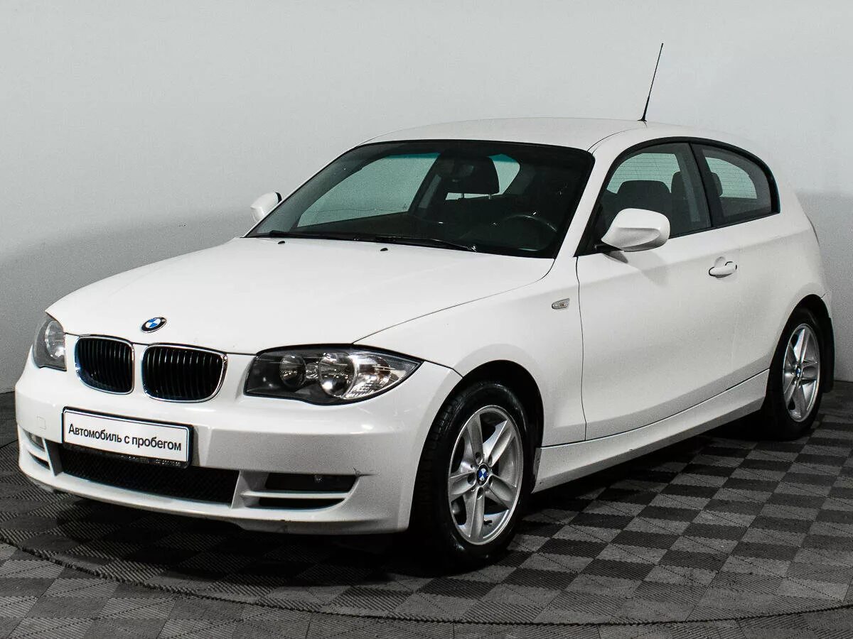 Автомобиль bmw 1. BMW 116 e81. BMW e81 116i. БМВ е87 116i. BMW 116i 2011 e87.