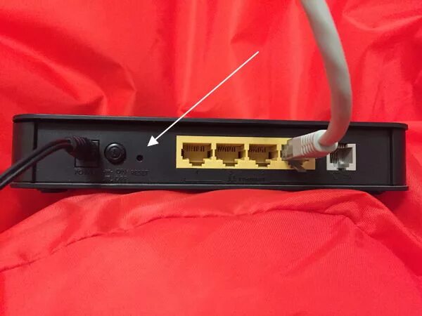 Reset router. Wi-fi роутер asus кнопка reset. кнопка ресет на роутере asus. кнопка сброса роутер асус ас3100. кнопка reset на роутере asus.