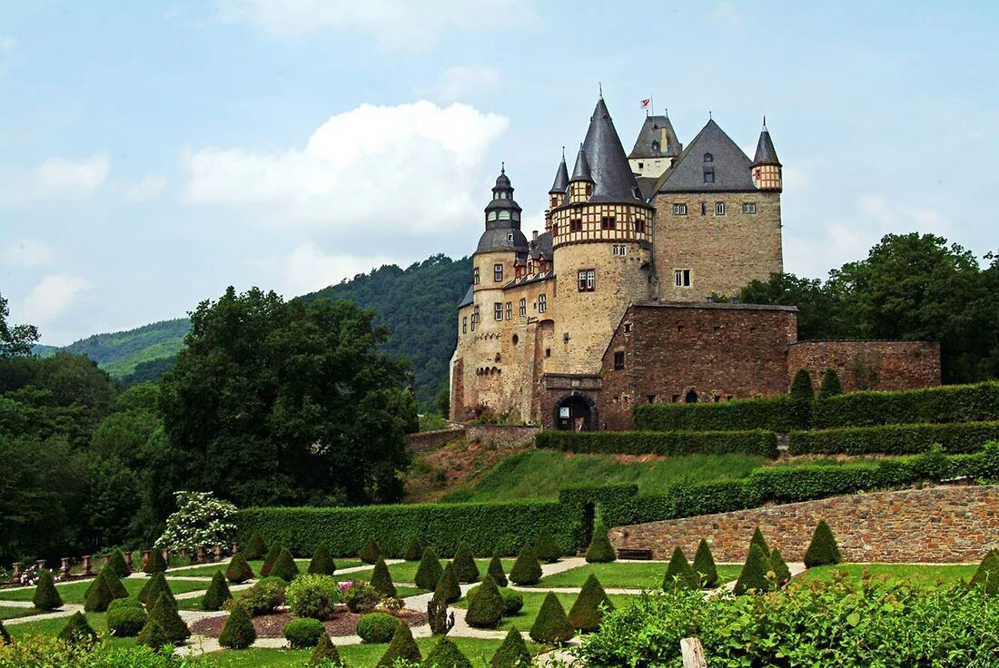 найти замки новые. замок крэгивар шотландия. найти замки новые. замок эльц германия. шомон-сюр-луар.