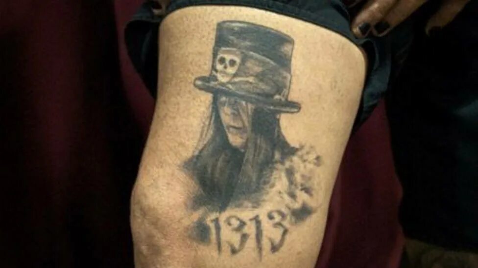 Мик Марс тату. Motley Crue тату. Mick Mars тату 1313. Nikki Sixx Mick Mars Tattoo.