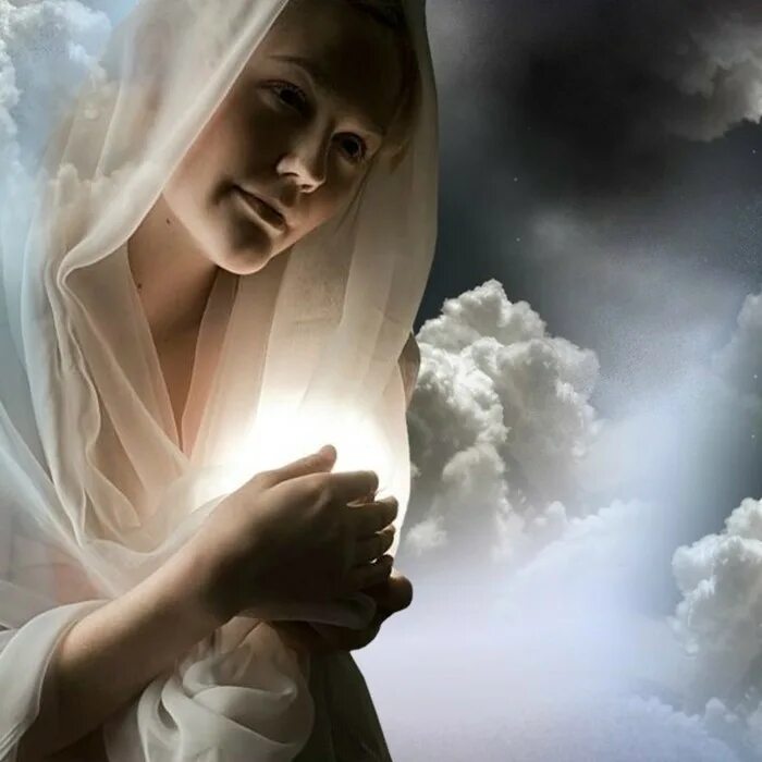 Молюсь и верю. Женщина молится. Красивая женщина молится. Блондинка молится. Девушка молится Богу.