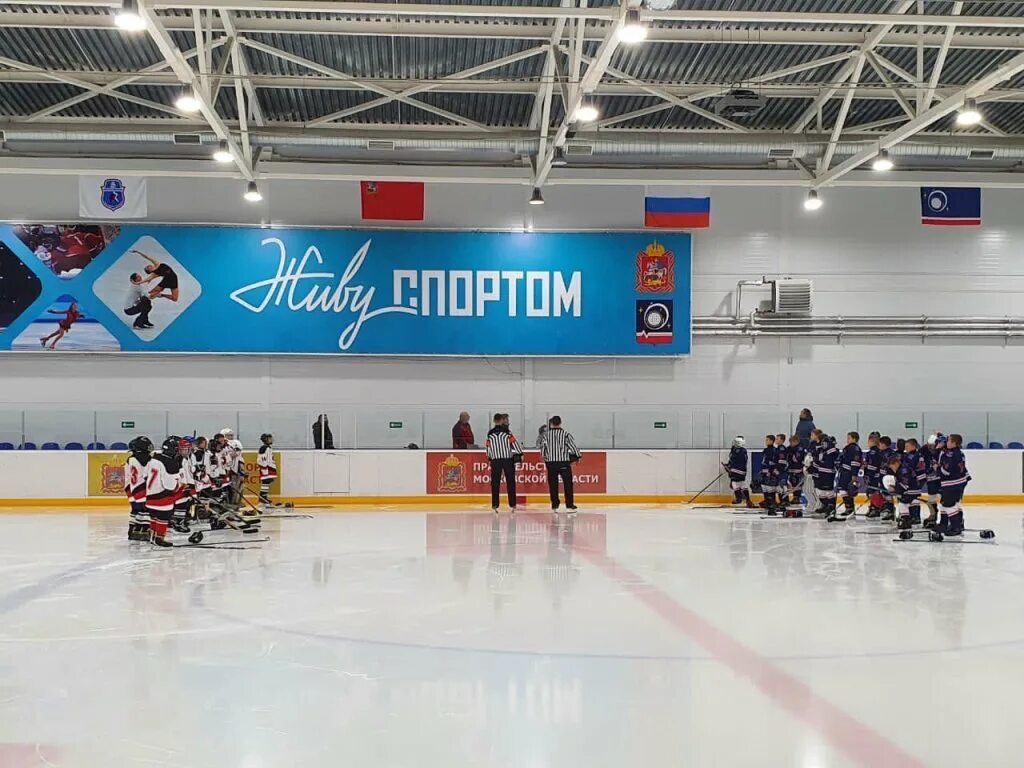 Каток черкизовская. Каток металлист королев. Каток в королеве на стадионе вымпел. Каток металлист королев. Каток на металлистов спб.