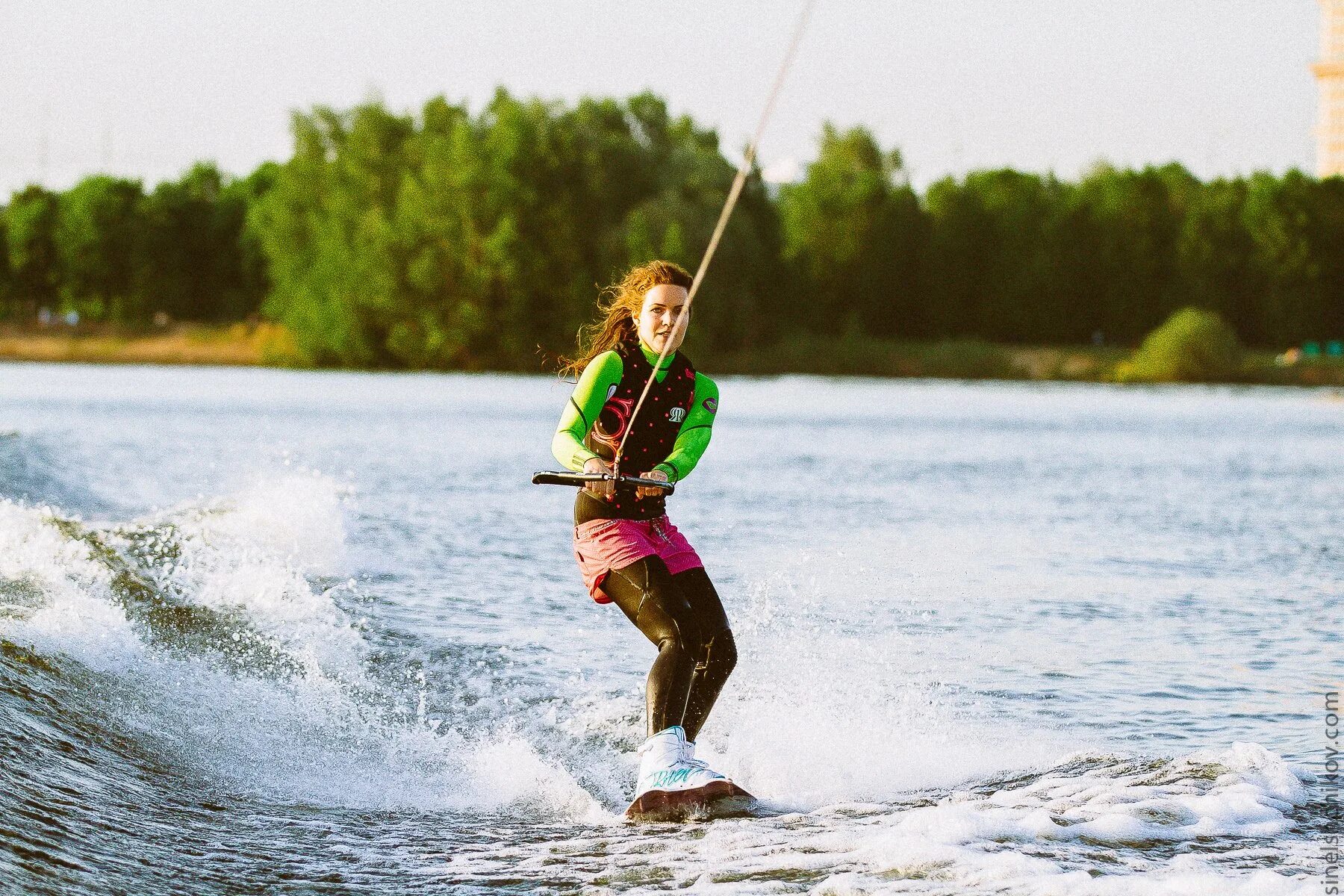 Ала вейк. Строгино Wake Park. Вейкбординг. Вейкборд катерный. Вейкбординг одежда.